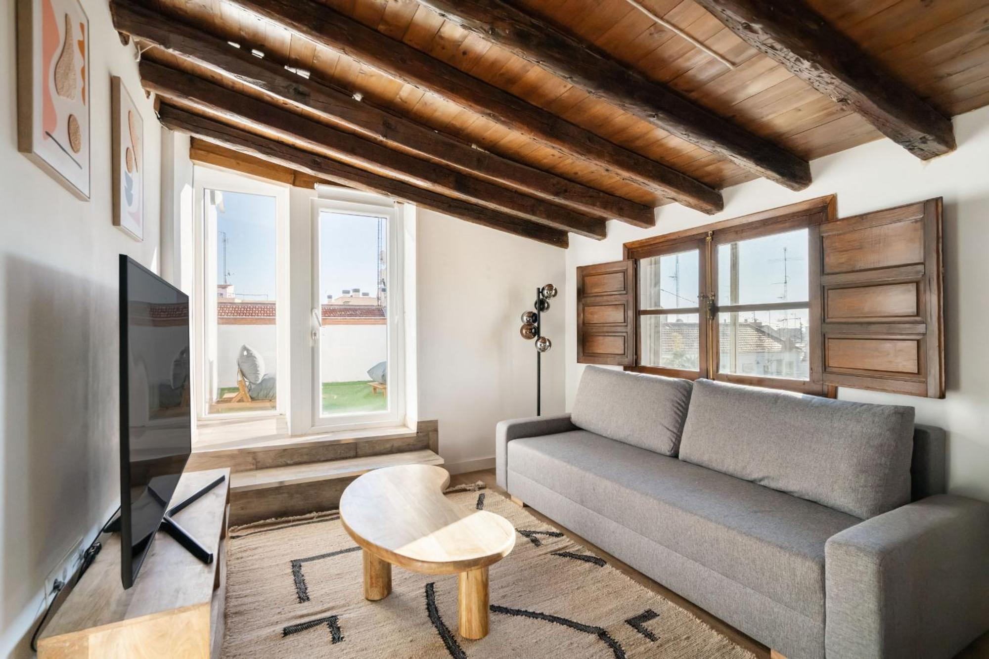 Atico Con Terraza En Lavapies Alquiler Temporal Apartment Madrid Exterior photo